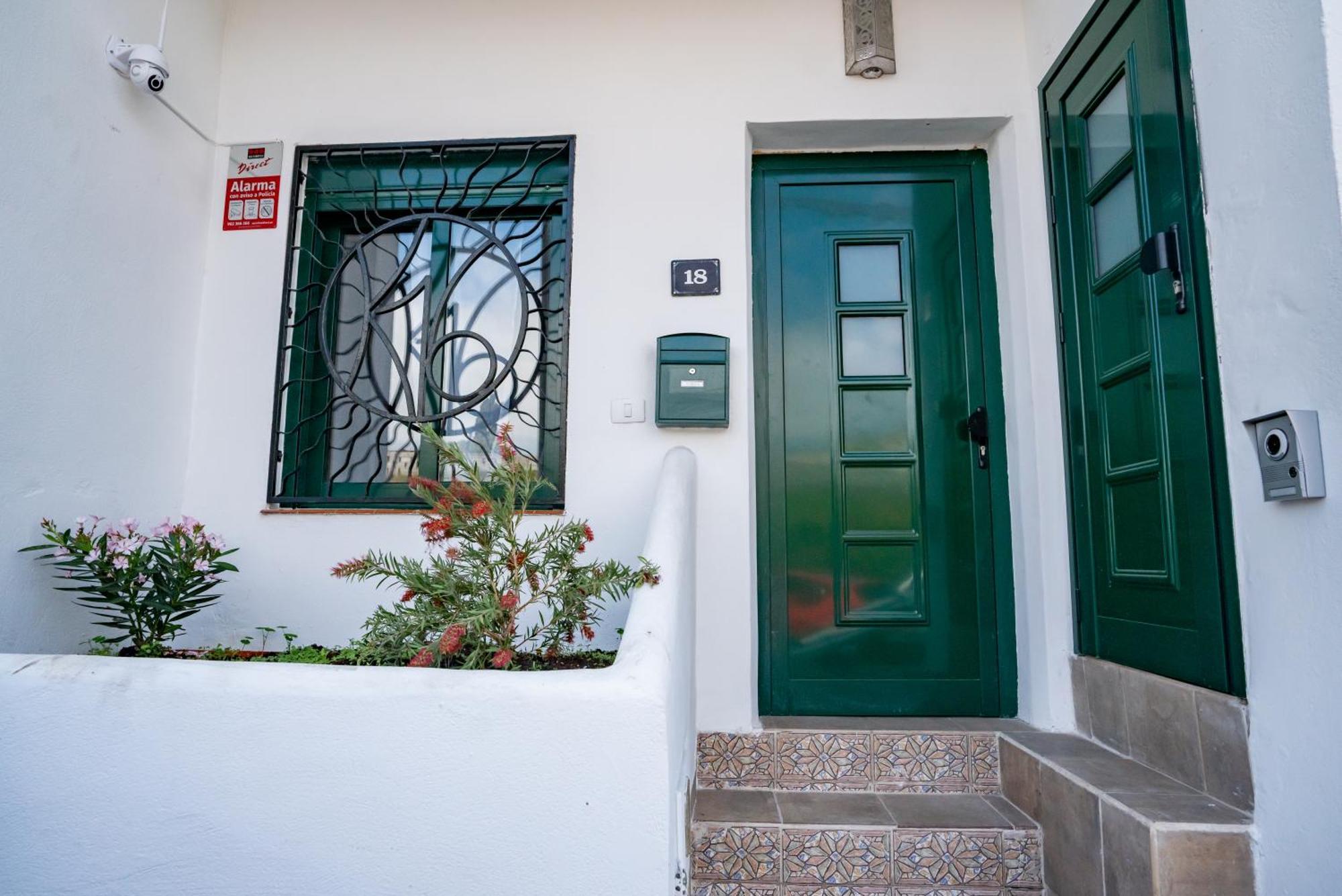 Casa Julio - Alcala Complete Coastal Retreat - Entire Apartment - 3 Min Walk From The Ocean - Shared Entrance With Host Extérieur photo